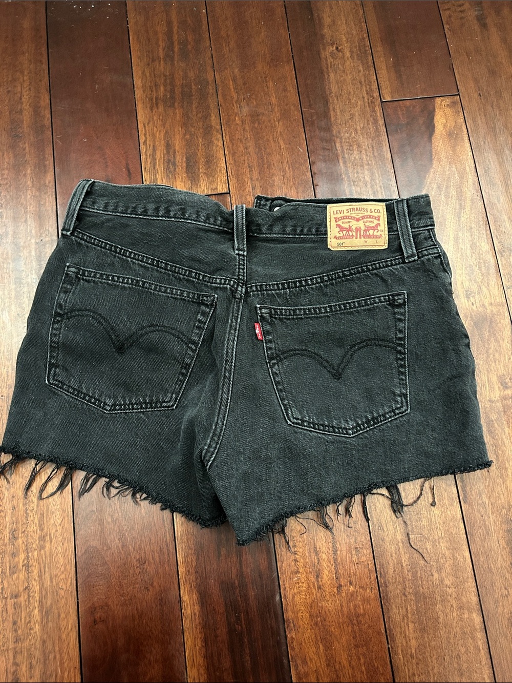 Black Levi 501 Distressed Button Denim Shorts size 30 - Picture 7 of 9